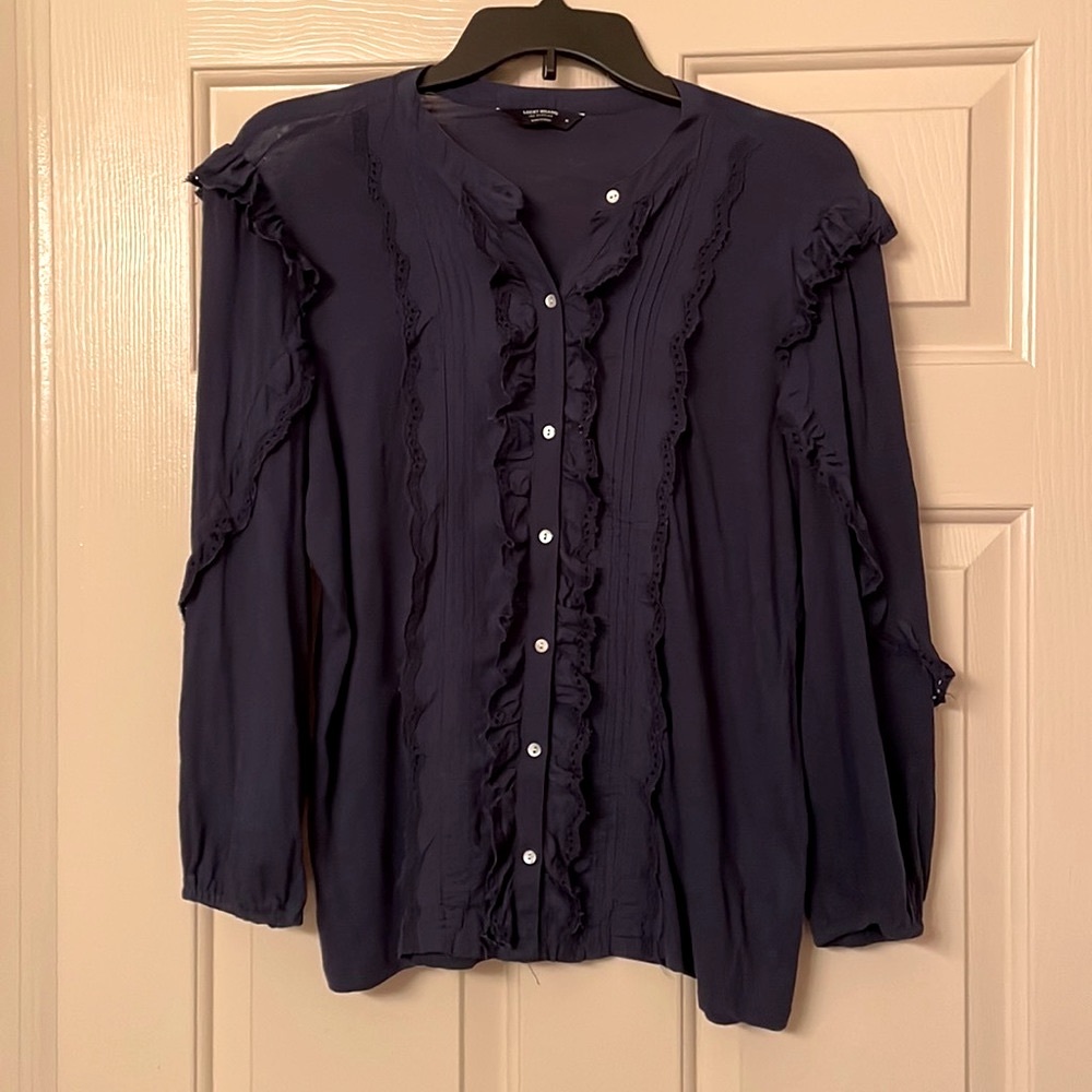 Lucky brand shirt color navy blue it is buttoned shirt like new size M